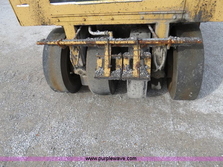 image for item B4627 1996 Ferguson SP912 pneumatic roller