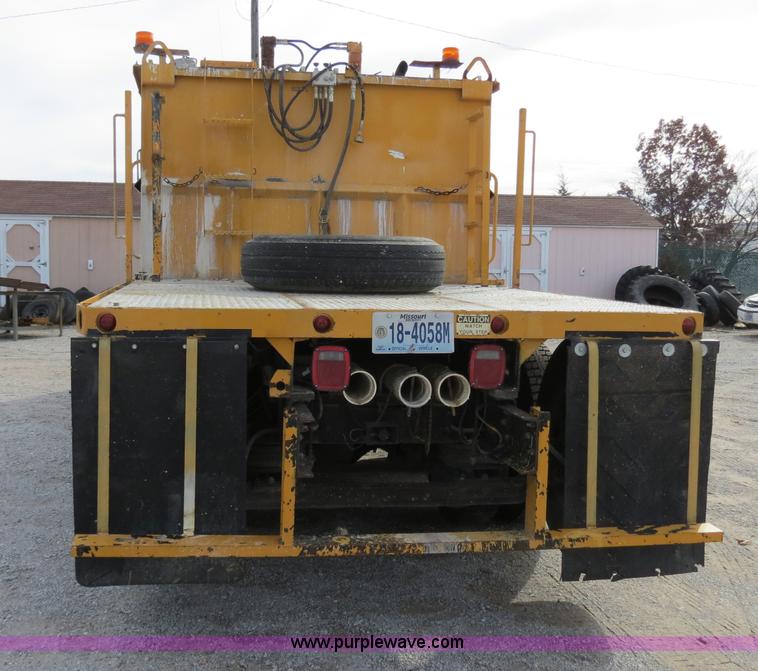 image for item B4628 1995 Ford 8000 nurse truck