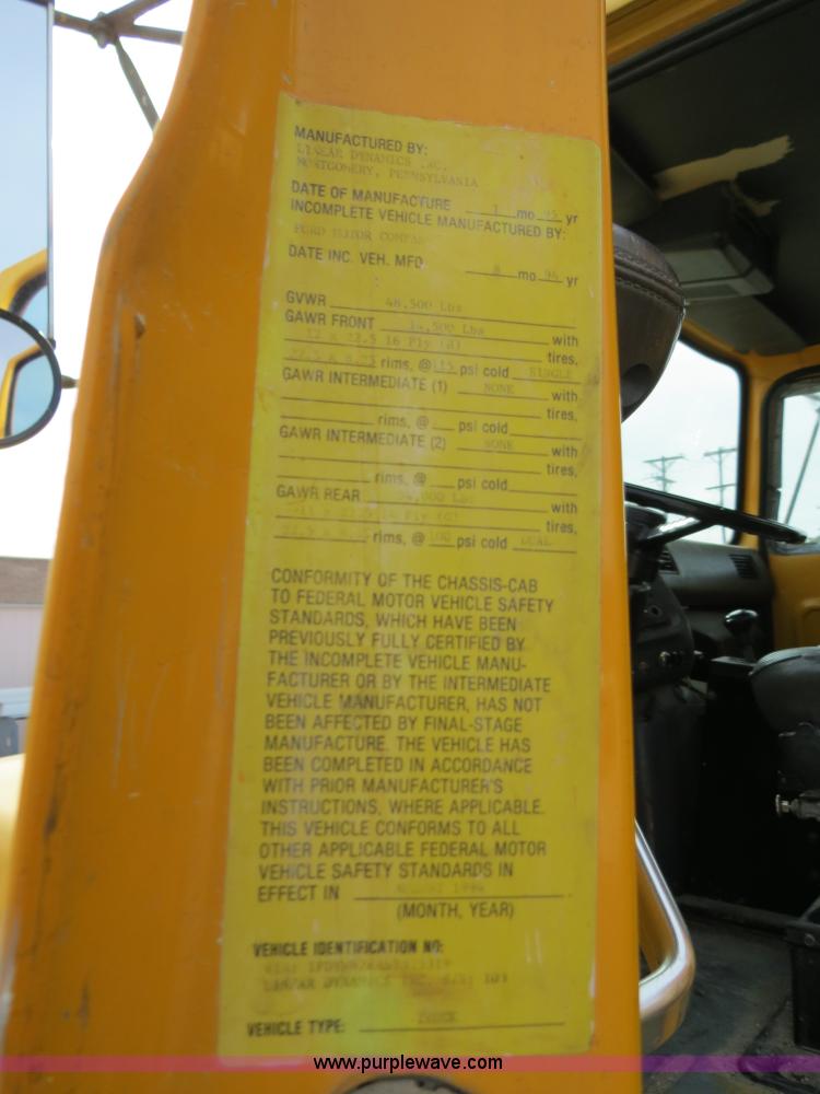 image for item B4628 1995 Ford 8000 nurse truck