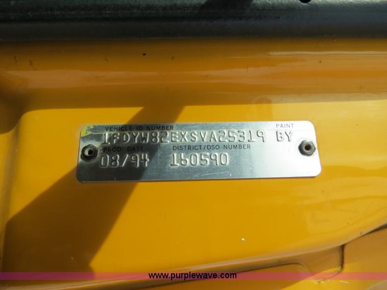 image for item B4628 1995 Ford 8000 nurse truck