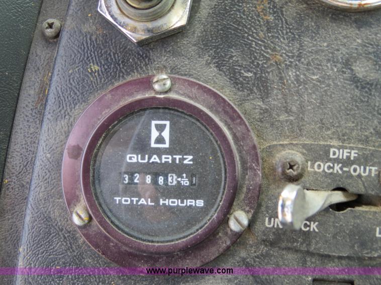 image for item B4628 1995 Ford 8000 nurse truck