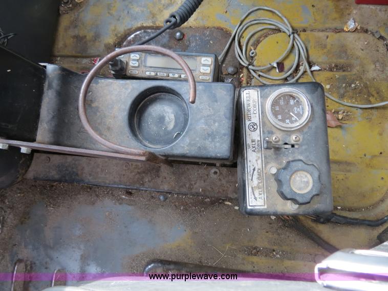 image for item B4628 1995 Ford 8000 nurse truck