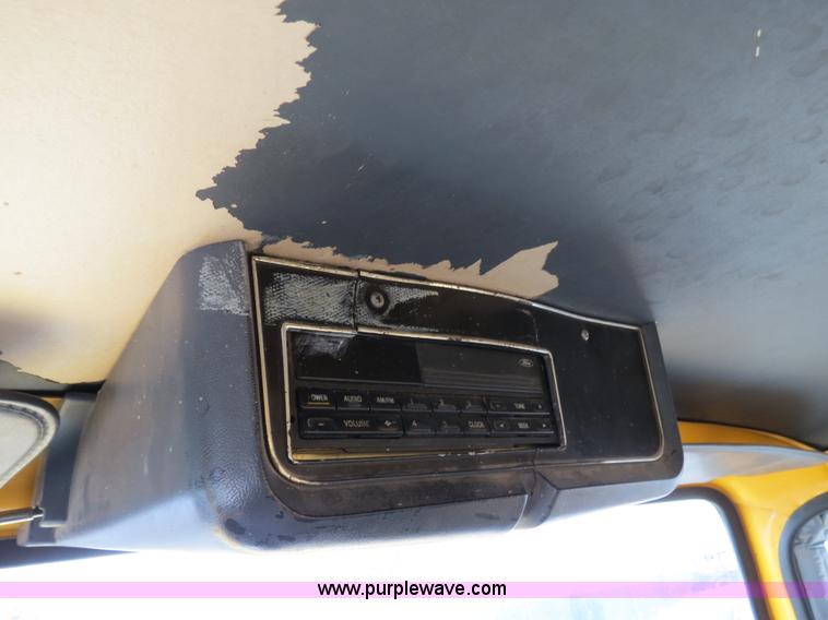 image for item B4628 1995 Ford 8000 nurse truck