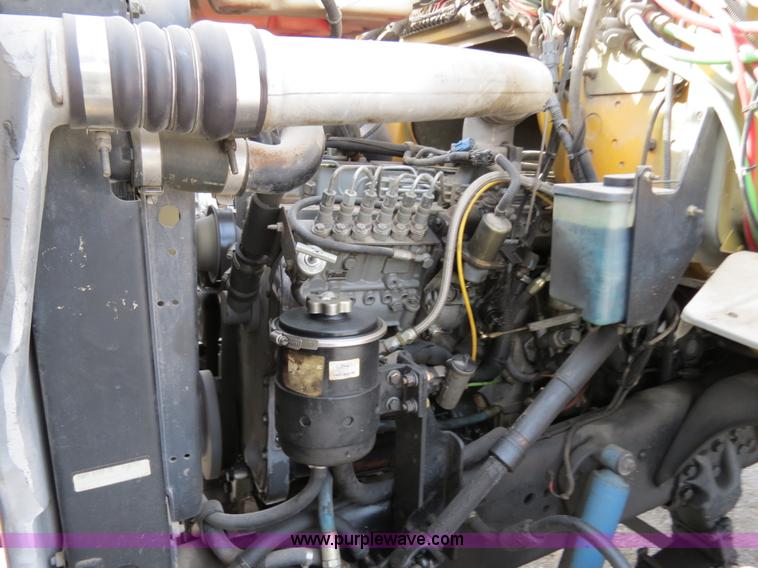 image for item B4628 1995 Ford 8000 nurse truck