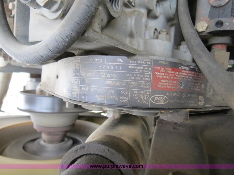 image for item B4628 1995 Ford 8000 nurse truck