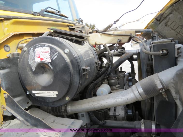 image for item B4628 1995 Ford 8000 nurse truck