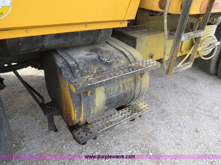 image for item B4628 1995 Ford 8000 nurse truck