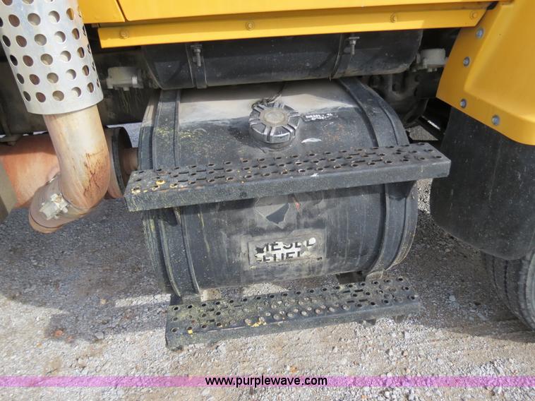 image for item B4628 1995 Ford 8000 nurse truck