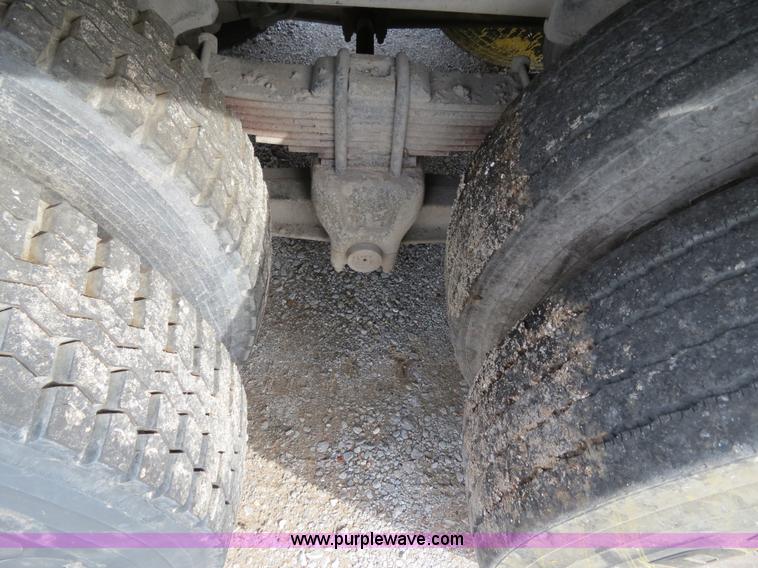 image for item B4628 1995 Ford 8000 nurse truck