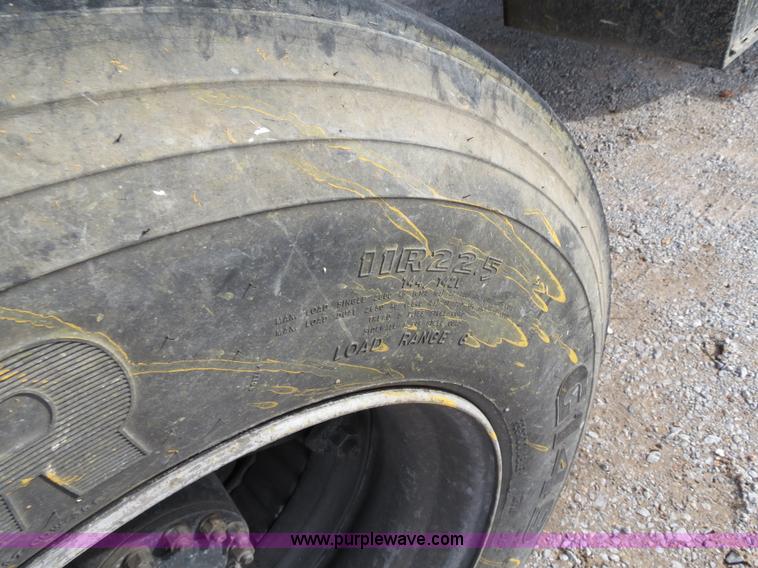 image for item B4628 1995 Ford 8000 nurse truck