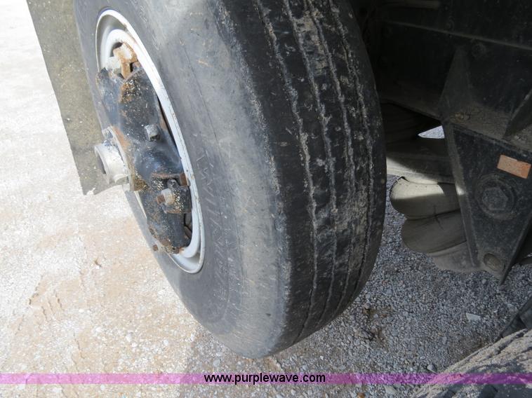 image for item B4628 1995 Ford 8000 nurse truck