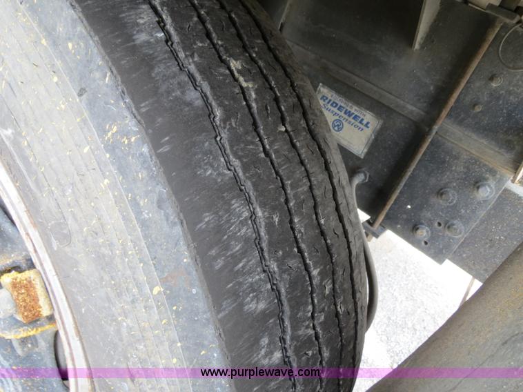 image for item B4628 1995 Ford 8000 nurse truck