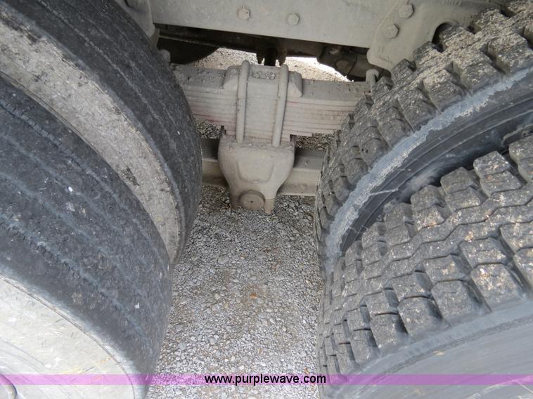 image for item B4628 1995 Ford 8000 nurse truck