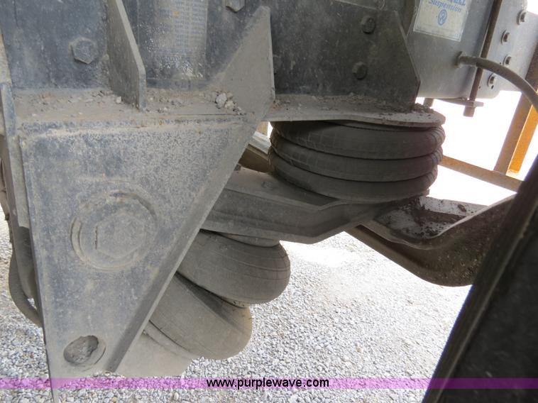 image for item B4628 1995 Ford 8000 nurse truck