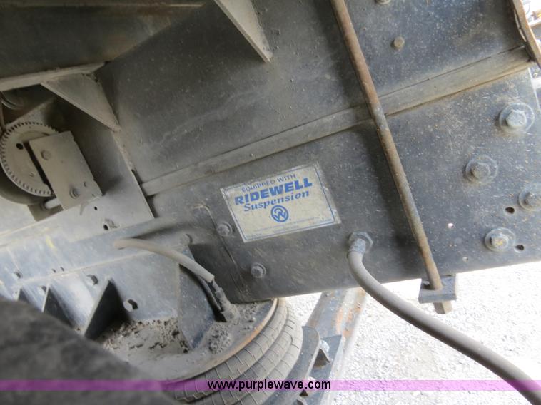 image for item B4628 1995 Ford 8000 nurse truck