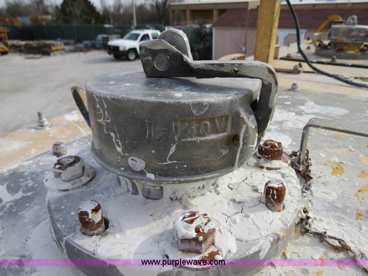 image for item B4628 1995 Ford 8000 nurse truck