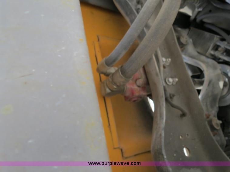 image for item B4628 1995 Ford 8000 nurse truck