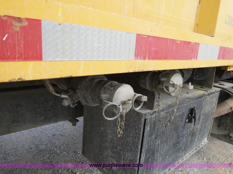 image for item B4628 1995 Ford 8000 nurse truck