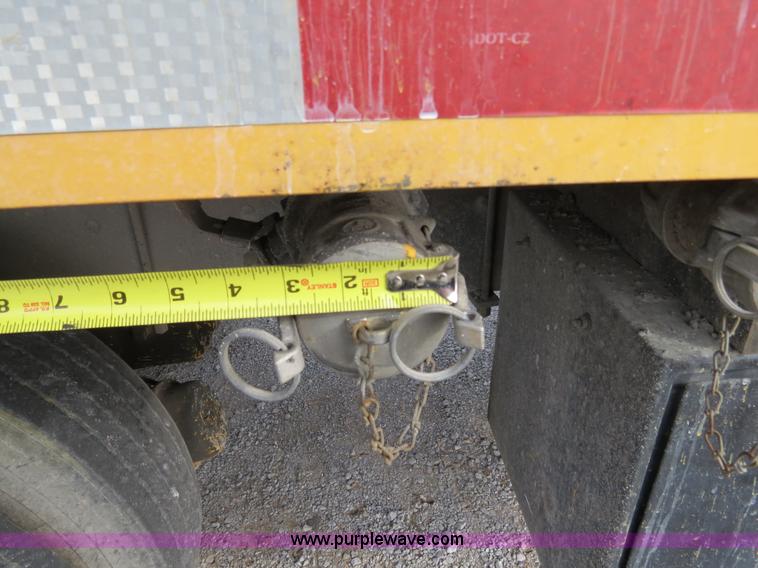 image for item B4628 1995 Ford 8000 nurse truck