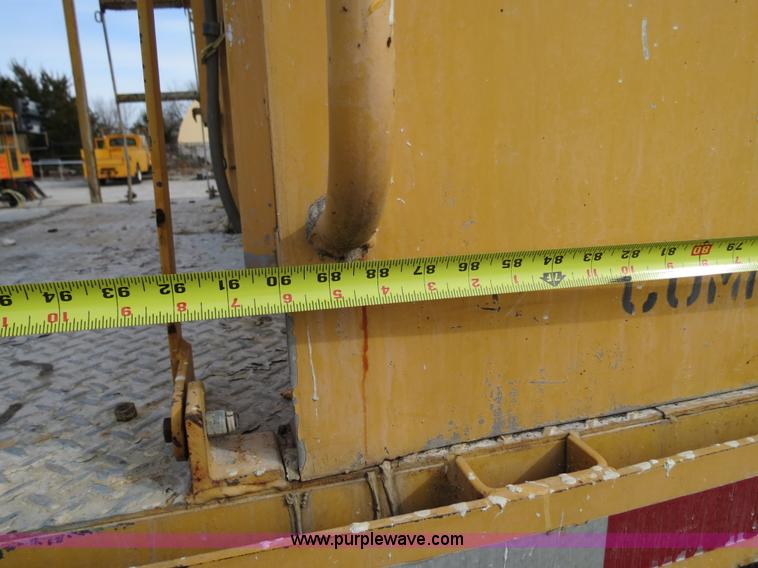 image for item B4628 1995 Ford 8000 nurse truck