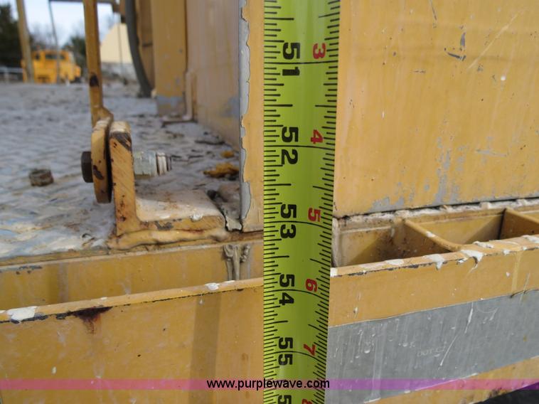 image for item B4628 1995 Ford 8000 nurse truck