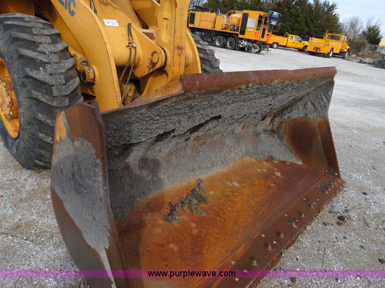 image for item B4629 1999 Case 621C wheel loader