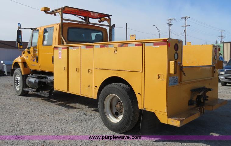 image for item B4633 2003 International 7400 CrewCab service truck