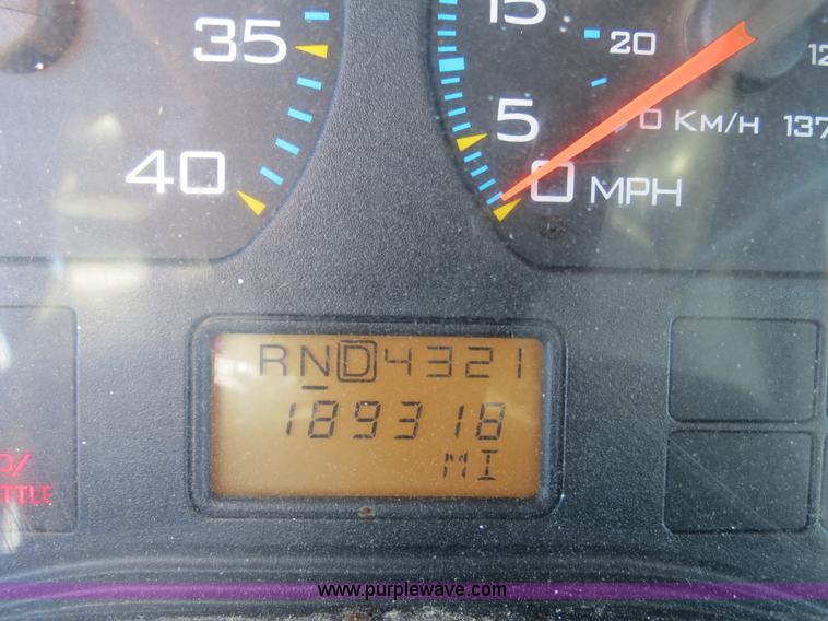 image for item B4633 2003 International 7400 CrewCab service truck