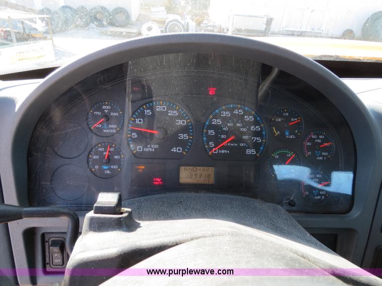 image for item B4633 2003 International 7400 CrewCab service truck