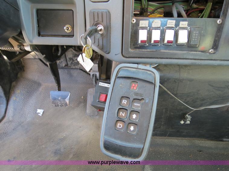 image for item B4633 2003 International 7400 CrewCab service truck