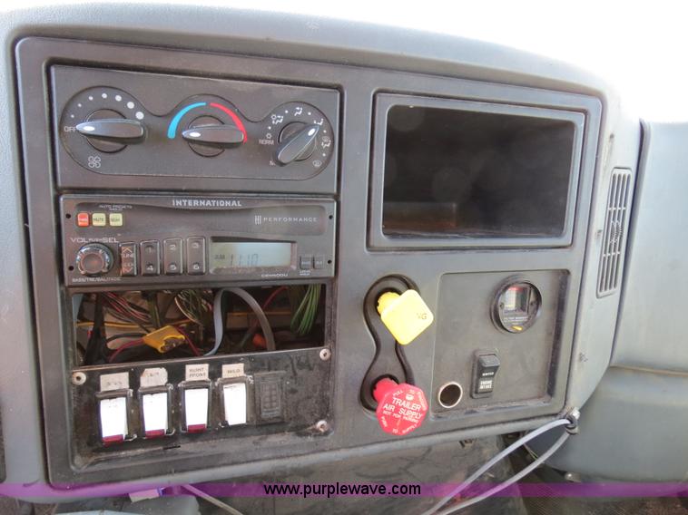 image for item B4633 2003 International 7400 CrewCab service truck