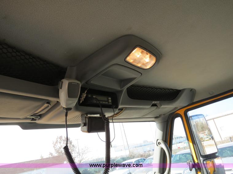 image for item B4633 2003 International 7400 CrewCab service truck