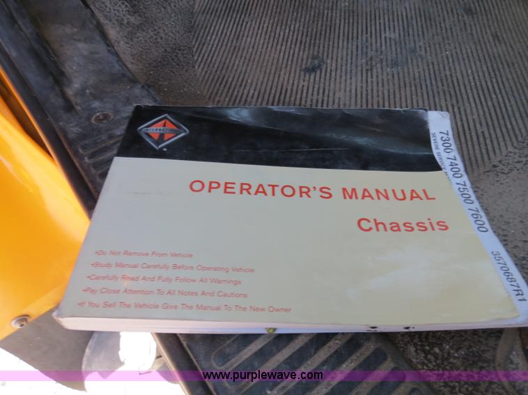 image for item B4633 2003 International 7400 CrewCab service truck