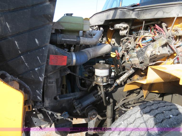 image for item B4633 2003 International 7400 CrewCab service truck