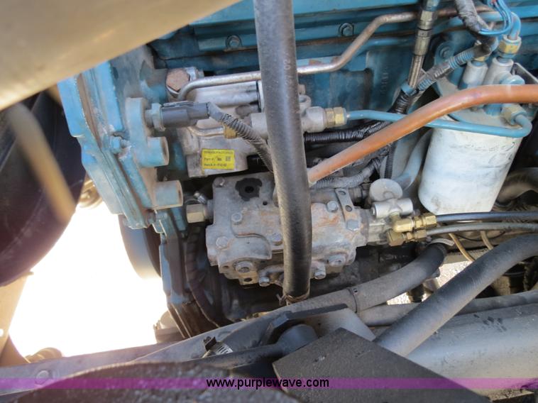 image for item B4633 2003 International 7400 CrewCab service truck