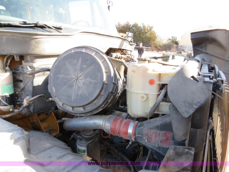 image for item B4633 2003 International 7400 CrewCab service truck