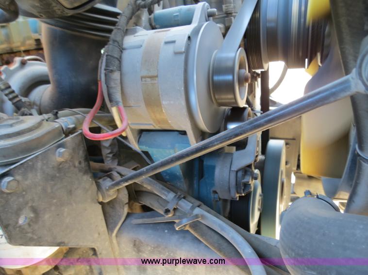 image for item B4633 2003 International 7400 CrewCab service truck