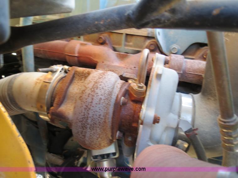 image for item B4633 2003 International 7400 CrewCab service truck