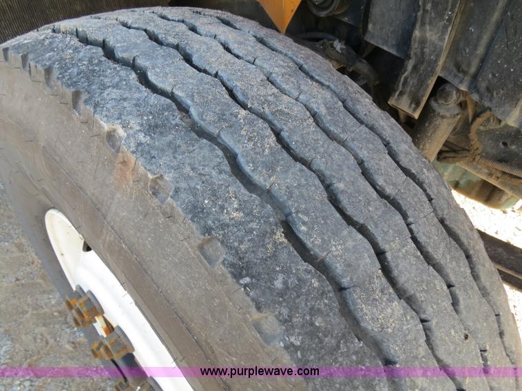 image for item B4633 2003 International 7400 CrewCab service truck