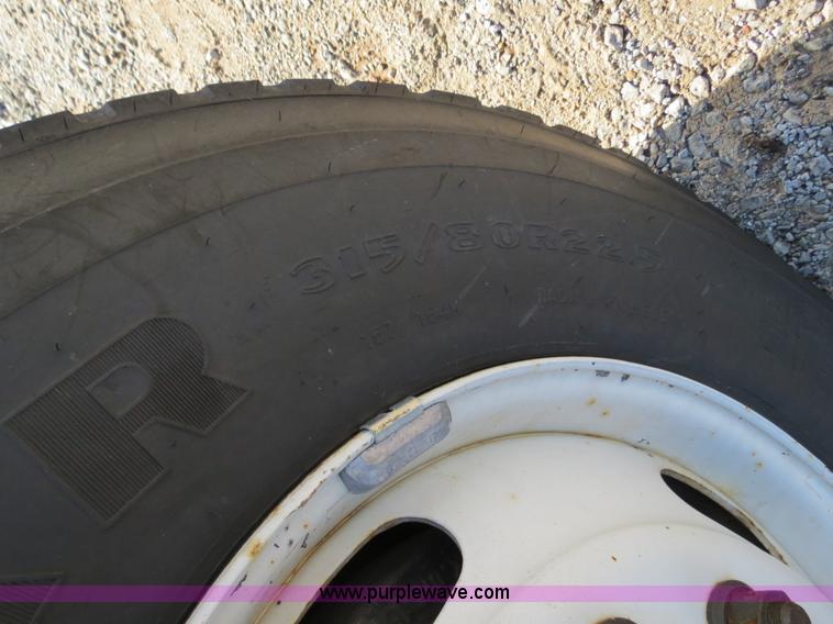 image for item B4633 2003 International 7400 CrewCab service truck