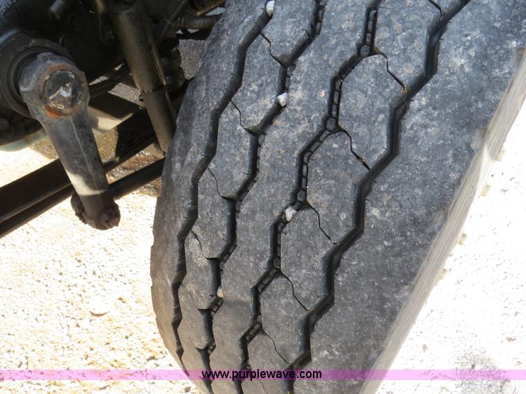 image for item B4633 2003 International 7400 CrewCab service truck