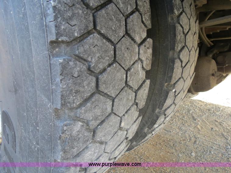 image for item B4633 2003 International 7400 CrewCab service truck