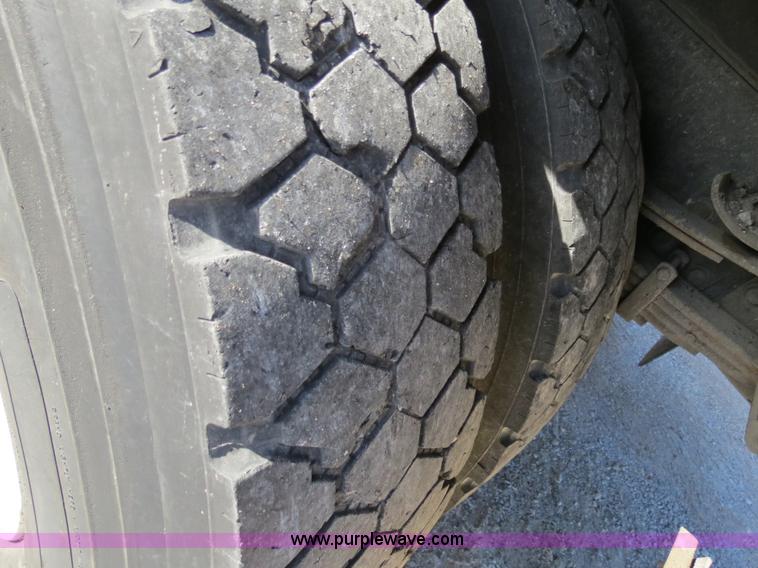 image for item B4633 2003 International 7400 CrewCab service truck