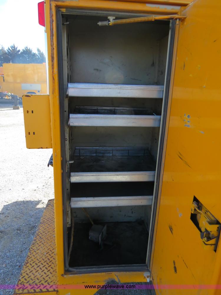 image for item B4633 2003 International 7400 CrewCab service truck