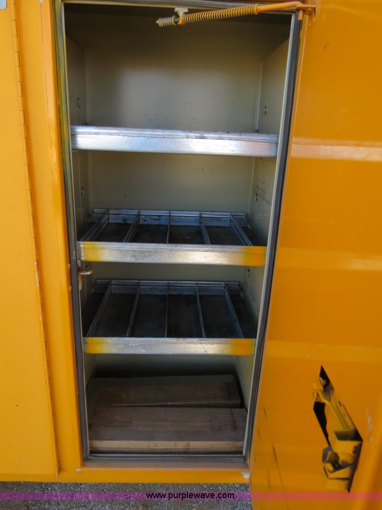 image for item B4633 2003 International 7400 CrewCab service truck