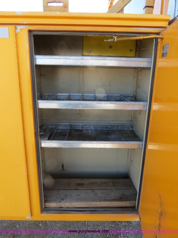 image for item B4633 2003 International 7400 CrewCab service truck