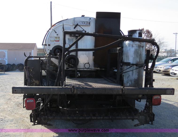 image for item B4635 1991 Ford F800 oil distributor truck