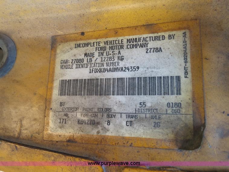 image for item B4635 1991 Ford F800 oil distributor truck