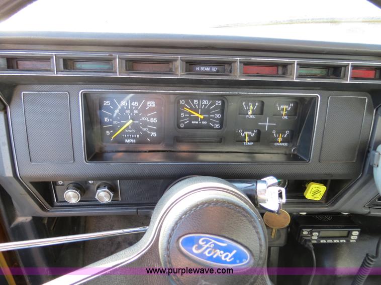image for item B4635 1991 Ford F800 oil distributor truck