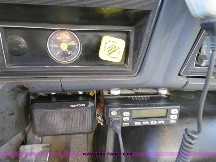 image for item B4635 1991 Ford F800 oil distributor truck